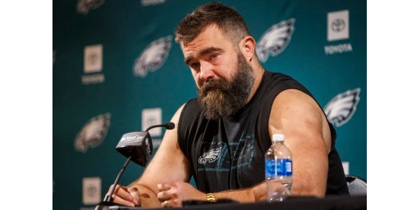 Jason Kelce a fait ses adieux aux fans en larmes